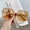 Gafas de sol cuadradas de moda con tachuelas de arroz para mujer, gama alta 2025, mismo estilo que las celebridades de Internet Little Red Book, para salir, protección solar