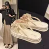 Zapatillas de Flores de Hada de Moda Plataforma Suela Suave 2024 Una Tira Frescas de Verano Nuevas Versátiles de Verano para Mujer Chanclas de Playa