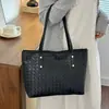 Bolsa Transfronteriza de Gran Capacidad para Mujer 2026 Nueva Moda Tejida Versátil de Hombro para Viajes Cotidianos Bolso Tote Casual Elegante