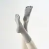 Calcetines de Yoga Venta al por mayor Transfronteriza Color Sólido Calcetines de Cinco Dedos Profesionales Antideslizantes Calcetines de Media Pantorrilla para Pilates Fitness Calcetines Absorbentes de Sudor para Pantorrillas