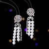 Lujo ligero de alta gama elegantes aretes de novia para banquete de boda aretes de borla largos huecos modernos de Camelia y Perla