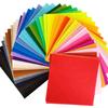 Tela de fieltro de color al por mayor, tela no tejida de fieltro de aguja de fibra química, decoración hecha a mano, tela no tejida con fieltro de color adhesivo.