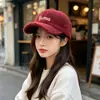 Nueva gorra de béisbol de felpa a cuadros retro para otoño e invierno para mujer, estilo coreano con letras bordadas, moderna y versátil, gorra de béisbol cálida