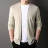 Nueva camiseta de punto de color liso para hombre de otoño, tejido casual, chaqueta de punto de color liso de moda estilo coreano para hombre, disponible para venta al por mayor