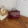 Bestseller transfronteiriço: Bolsa transversal pequena acolchoada com corrente estilo Chanel para mulheres, novo modelo 2026, bolsa de mão e bolsa de ombro de alta qualidade para o dia a dia.