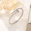 Venta Directa de Fábrica Pulsera Estilo Clavo con Cuentas Redondas de Acero de Titanio Chapada en Oro de 18K, Sencilla, Moderna, Versátil, No se Desvanece, Venta al por Mayor