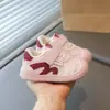 Zapatos Deportivos Antideslizantes para Niños Superficie de Cuero Transpirables Zapatos para Niños Pequeños Niños Primavera y Otoño Bebé Suela Suave Velcro Zapatos para Niños Dropshipping