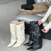 2026 Pionera Chica Picante~Botas Caballero Negro Botas Largas Hasta la Rodilla Botas Arrugadas Tacones Altos Botas para Pierna de Pantalón que Explotan en la Calle Aumentadoras de Altura Mujer