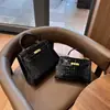 Bolsa Kelly Estilo Crocodilo Retrô Europeia e Americana, Bolsa Feminina de Ombro Único Transversal de Alta Qualidade, Bolsa de Mão da Moda Leve de Luxo para Mulheres Venda por Atacado