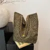 Bolsa de lona de leopardo feminina 2024 outono nova moda estilo universitário bolsa tote casual grande capacidade bolsa de pano