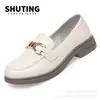 Mocassins para Mulheres 2026 Novo Estilo Sapatos Femininos Modernos Versáteis Primavera e Outono Estilo Britânico Sapatos Pequenos de Couro Preto Sapatos JK Single para Mulheres