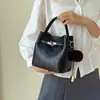 Bolso de hombro retro de nicho transfronterizo para mujer, nuevo bolso cruzado de moda otoño 2026, bolso tipo cubo tote elegante y moderno