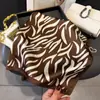 Bufanda Moderna de Seda Estampada a Rayas, Chal Versátil de Alta Gama, Bufanda para el Cuello con Protección Solar, Pañuelo Cuadrado Pequeño, Pañuelo para la Cabeza, Bufanda para Mujer