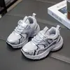 Zapatillas Deportivas Infantiles 2026 Primavera y Verano Nuevo Estilo Zapatos de Malla para Niños Zapatos Casuales Tipo Papá para Niñas Zapatillas de Running Transpirables de Malla Modernos