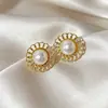 Aretes de Perlas Aguja de Plata de Alta Calidad, Elegantes de Mariposa de Nicho a la Moda, Aretes de Alta Gama, Aretes Versátiles Retro Franceses