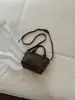 Bolso tote pequeño surtido super caliente transfronterizo para mujer 2026 nuevo nicho sentido de alta gama para ir al trabajo bolso cruzado tipo cubo
