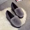 Zapatos difusos para mujer, estilo nuevo 2026, de suela suave, planos, forrados de felpa, cómodos y cálidos para usar al aire libre, zapatos de algodón engrosados para otoño e invierno