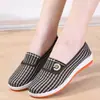 Zapatos de Tela del Viejo Pekín para Mujer Primavera y Otoño Nuevos Suela Blanda Antideslizantes Zapatos de Madre Planos Deslizables para Mediana Edad y Mayores Zapatos de Tela Casuales