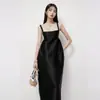Vestido de Noche Satinado Estilo Francés para Banquetes, Reuniones Anuales, Fiestas de Cumpleaños y Eventos de Anfitrión; Elegante Vestido de Noche Ajustado de Cintura Alta con Diseño Floral, Pequeño Vestido Negro