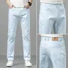 Jeans rectos de alta gama y modernos para hombre, nuevos pantalones casuales de mezclilla gris claro para otoño, nuevos pantalones casuales elásticos para hombre 2026