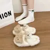 Nuevas pantuflas peludas cómodas para mujer 2026 con lazo y diseño de oso, lindas pantuflas caseras de punta cerrada y tacón alto para invierno