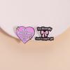 "Literalmente solo soy una chica parlanchina" broche decorativo de letras rosas