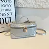 2026 Verão Nova Bolsa Quadrada Pequena Bolsa de Mão Elegante Grande Capacidade Estilo Coreano Cor Sólida Bolsa Transversal Bolsa de Design de Nicho