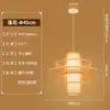 Sala de estar de villa, lustre com pé direito alto, escada de dois andares, apartamento tipo loft, sala de jantar com pé direito alto, escada estilo madeira, iluminação de arte em madeira