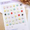 Accesorios de arte para uñas florales de moda: una linda colección que induce dopamina de tres flores pequeñas, perfecta para decoraciones de uñas y pasadores para el cabello, hecha con resina