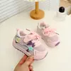 Zapatos Infantiles 2026 Verano Nuevo Modelo Zapatos Casuales Versátiles para Niñas Zapatos Deportivos Cómodos Transpirables para Niños Zapatos Escolares Modernos