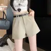 Shorts de traje negros simples y elegantes para mujer para uso exterior, nuevo modelo de primavera, de cintura alta, shorts de línea A adelgazantes, shorts de pierna ancha tipo bootcut