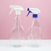 Botella de spray desinfectante de alcohol neto para manchas de aceite PET 500ml botella de detergente jardín floral mano botella de spray de botón