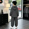 Conjunto com Capuz Listrado de Outono para Meninos: Conjunto Casaco com Zíper Solto e Calça Cargo para Crianças Maiores, Roupa Casual de Duas Peças para a Escola