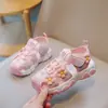 Verano 2026 Niñas Estilo Nuevo Flor Princesa Accesorios para el Cabello Zapatos de Playa Niños Medianos y Grandes Deportivos Suela Suave Sandalias Deportivas