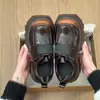 Mocasines de Cuero Estilo Británico con Suela Gruesa y Plataforma, Nuevo Modelo Primavera 2026, Zapatos Versátiles de Moda que Aumentan la Altura con Correas de Velcro