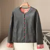 Moda em Pequenas Quantidades Roupas Estilo 2026 Primavera Novo Estilo Versátil Gola Redonda Estilo Chinês Jaqueta de Couro PU Reversível Novo Casaco Estilo Chinês para Mulheres