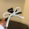 Estilo Dongdaemun Clip de Garra Grande de Perla de Dibujos Animados Mickey por Ambos Lados Lindo Clip de Tiburón de Lunares Accesorio para el Cabello de Alta Gama
