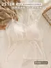 Nuevo Estilo Primavera y Verano Camisola Sexy de Encaje con Hermoso Diseño en la Espalda, Copas Integradas Fijas, Se Puede Usar por Fuera, Camisola para Mujer con Hermoso Diseño en la Espalda