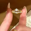 Anel Super Brilhante de Camada Dupla Totalmente Cravejado de Diamantes Levemente Luxuoso para Mulheres, Novo Design de Nicho, Fashion, High-End, Elegante, Versátil Anel Aberto