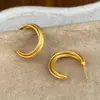 Pendientes europeos y americanos de nicho de lujo ligero, de alta gama, minimalistas, con línea mate, versátiles para el uso diario, pendientes únicos y elegantes para mujer