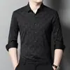 Camisa Delgada con Estampado de Letras para Hombre Otoño 2023 Nueva Casual Urbana de Moda para Hombre Camisa de Manga Larga con Cuello Campana