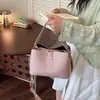 Otoño 2026 Nuevo Bolso Cubo de Mano de Color Sólido a la Moda Bolso Cruzado de Hombro Único de Gran Capacidad de Color Sólido para Mujer