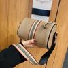 Bolso bandolera de piel de vaca de primera capa con diseño transfronterizo, novedad de 2022, bolso bandolera de gran capacidad, bolso informal de cuero pequeño y redondo para mujer.