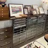 Armário de Exibição para Nail Art Retrô Chinês Armário de Armazenamento de Esmalte Armário de Armazenamento de Esmalte em Gel Armário de Exibição de Chão para Salão de Unhas