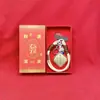Regalo de Moda Paz y Alegría Llavero para Teléfono Móvil Colgante para Bolso Dibujo Animado Joyería Creativa Set de Caja de Regalo de Gama Alta