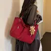 Bolsa tote plissada de nicho estilo coreano para mulheres, novo modelo outono 2026, bolsa de grande capacidade para estudantes universitários, bolsa de ombro para o dia a dia