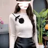 Camiseta Base de Punto con Flores Tridimensionales de Cuello Medio Alto para Mujer, Nuevo Estilo Otoño e Invierno, Corte Ajustado, Suéter Elegante