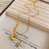 Collar con colgante de cadena de circonita iridiscente, cadena para suéter de lujo ligero de alta gama, cadena retro de nicho, joyería versátil al por mayor para mujer