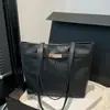 Elegante bolso tote vintage, bolso de hombro de gran capacidad para el trabajo, elegante bolso de mano de cuero suave, bolso de axila de lujo ligero para otoño e invierno