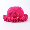 Chapéu de Pescador com Aba Ondulada de Crochê Puro Feito à Mão Mais Vendido no Exterior, Chapéu Bucket Feminino para Outono e Inverno com Aba de Babado de Strass